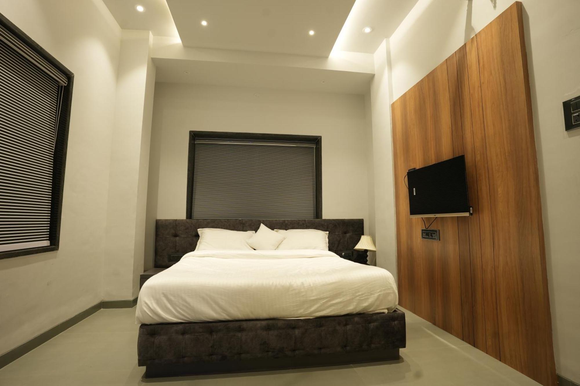 Hotel Mountain View Nashik Exterior photo